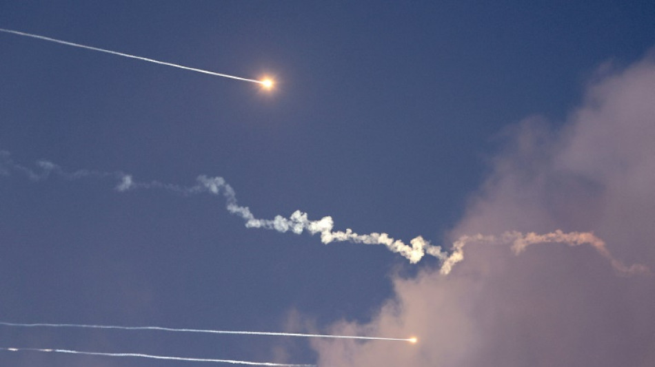 Ir&atilde; ativa sua defesa a&eacute;rea no segundo dia de bombardeios israelenses