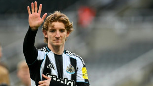 Barcelona sign Gordon from Newcastle