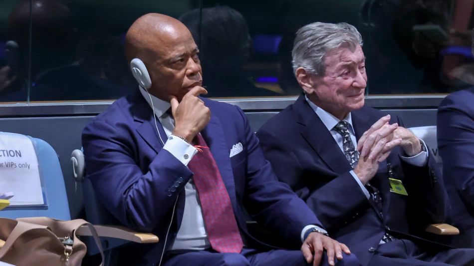 Adams si ritira dalla corsa a sindaco di New York