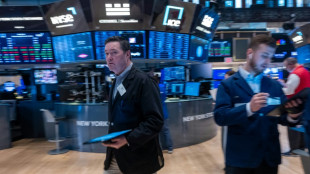 Wall Street ouvre en baisse, crisp&eacute;e par la remont&eacute;e des taux