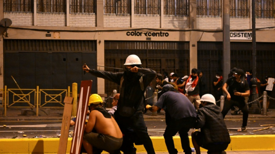 P&eacute;rou: des milliers de manifestants contre la pr&eacute;sidente &agrave; Lima, heurts dans le centre-ville