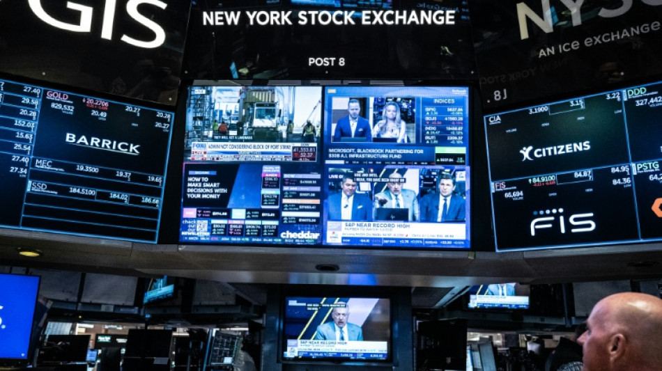 Wall Street ouvre en hausse, aid&eacute;e par la Chine et la tech