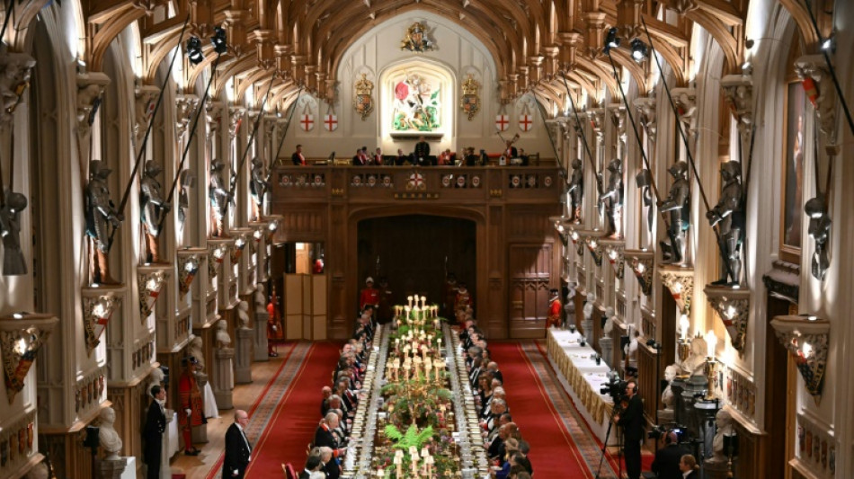 Trump gets lavish UK banquet - and an awkward guest