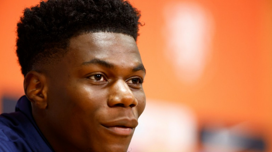 Tchouam&eacute;ni y Van Dijk abogan por disminuir la carga de partidos