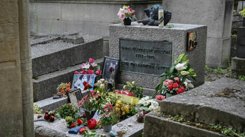 Hallan el busto de la tumba de Jim Morrison robado en París en 1988