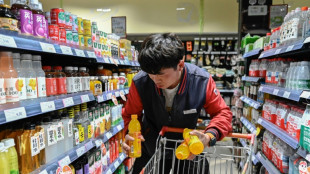 China pede que Trump pare de 'ameaçar e chantagear' em meio à guerra comercial