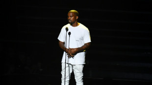 Kanye West pospone un concierto en Francia
