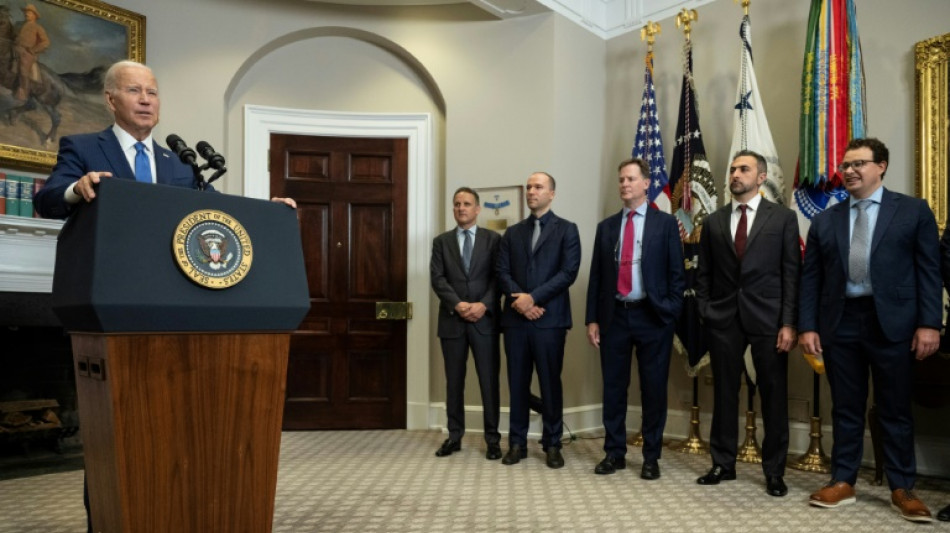 Biden fait pression sur les g&eacute;ants de la tech pour r&egrave;glementer l'intelligence artificielle