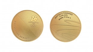 Milano Cortina 2026, le medaglie Backstage Heroes dedicate a chi ha sostenuto gli atleti