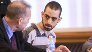 El escritor Salman Rushdie, "satisfecho" con la condena de su agresor a 25 a&ntilde;os de prisi&oacute;n