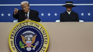 Pour son deuxi&egrave;me jour de mandat, Trump veut surfer sur sa dynamique