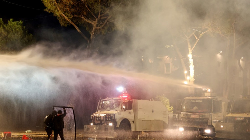 Protestos abalam Alb&acirc;nia pelo quarto dia e premier denuncia interfer&ecirc;ncia estrangeira