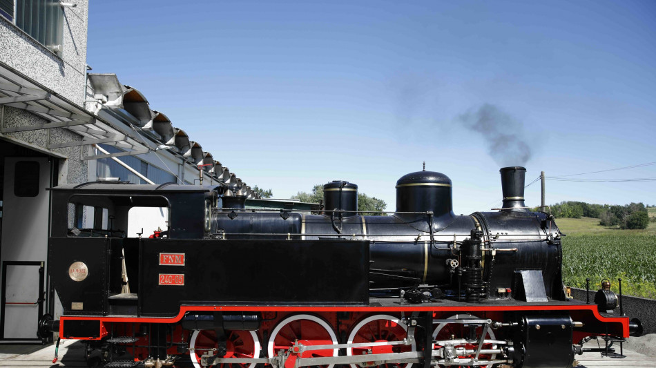 Trenord riporta sui binari una locomotiva a vapore del 1900