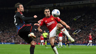 Lateral espanhol Reguil&oacute;n &eacute; emprestado pelo Tottenham ao Brentford