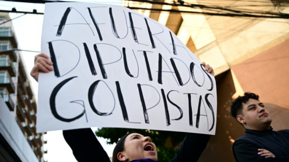 Ar&eacute;valo asume la presidencia de Guatemala tras superar arremetida judicial