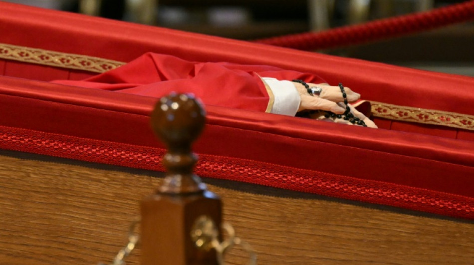 Quase 50.000 fiéis visitam o velório do papa Francisco