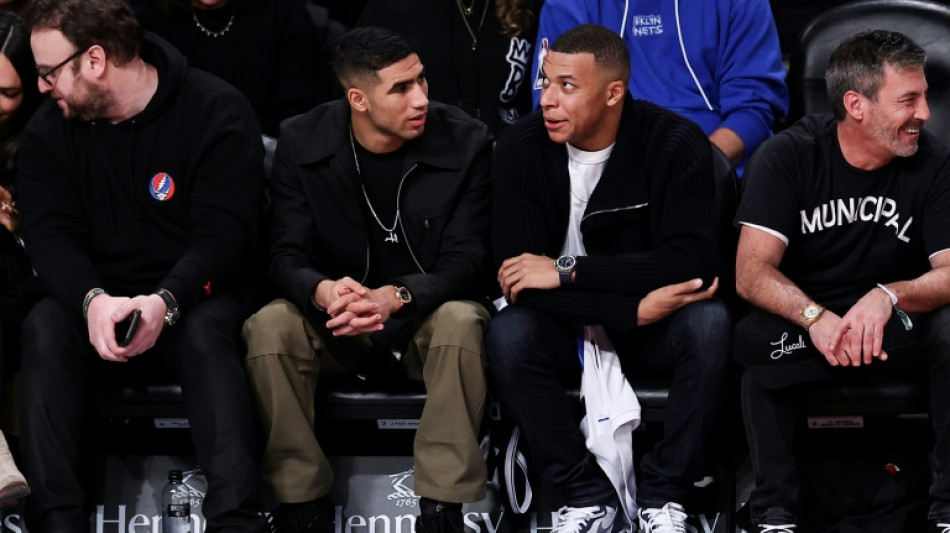 NBA: Kylian Mbapp&eacute; fait une apparition remarqu&eacute;e au match des Nets