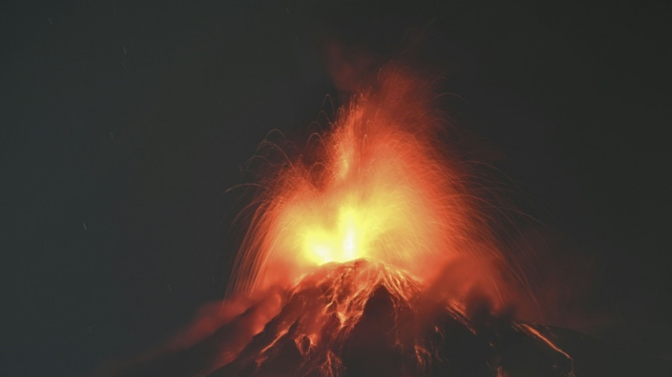 Guatemala retira moradores de &aacute;rea pr&oacute;xima a vulc&atilde;o ap&oacute;s erup&ccedil;&atilde;o