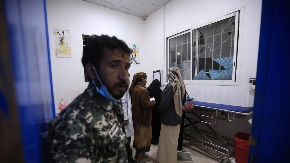 Attacco aereo saudita sullo Yemen, esplosioni vicino l'aeroporto di Riad