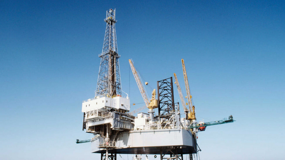 Il petrolio è in lieve rialzo, Brent sopra 70 dollari