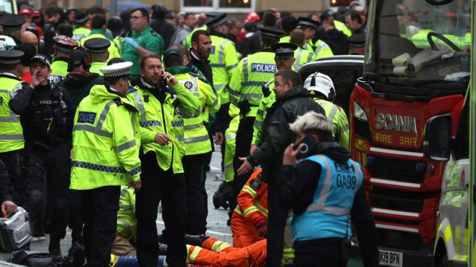 Quatro pessoas em estado grave ap&oacute;s atropelamento durante comemora&ccedil;&otilde;es do Liverpool