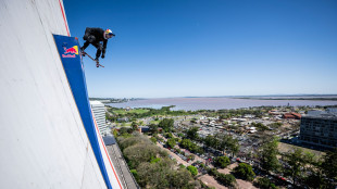 Red Bull building drop, Sandro Dias scrive la storia