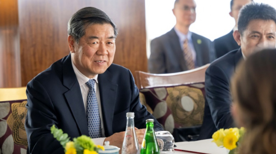 EUA e China retomam negociações comerciais após Trump expressar otimismo