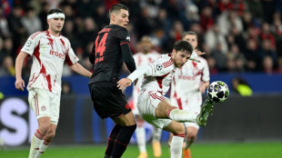 Bayer Leverkusen empata com Olympiacos e se garante nas oitavas da Champions