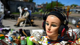 Argentinos venden sus cosas en la odisea por llegar a fin de mes