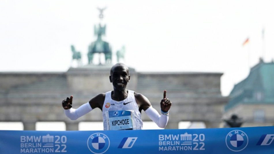 Marathon de Berlin: le K&eacute;nyan Kipchoge am&eacute;liore son record du monde en 2h01:09