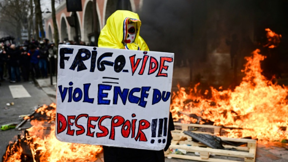 Retraites: mobilisation en net recul, les syndicats appellent Macron &agrave; "consulter le peuple"