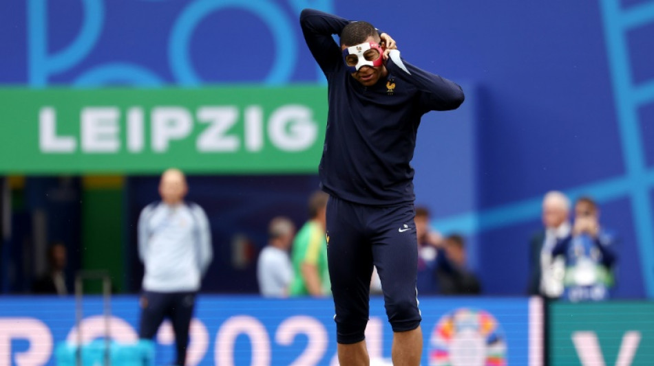 Inglaterra se bloquea ante Dinamarca, Mbapp&eacute; ya tiene m&aacute;scara