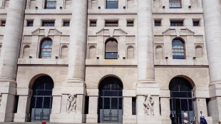 Borsa: Milano sopra 43mila punti (+0,35%), sprint di Leonardo