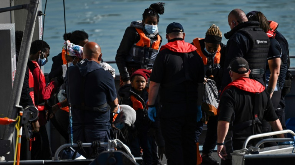 Royaume-Uni: plus de 1.300 travers&eacute;es ill&eacute;gales de la Manche en une journ&eacute;e, du jamais vu