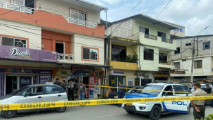 Dois prefeitos assassinados e uma crise el&eacute;trica abalam Equador antes de referendo