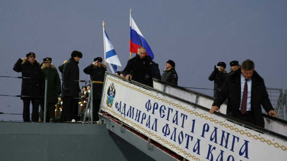 Russlands Pr&auml;sident Putin weiht zwei neue Atom-U-Boote ein