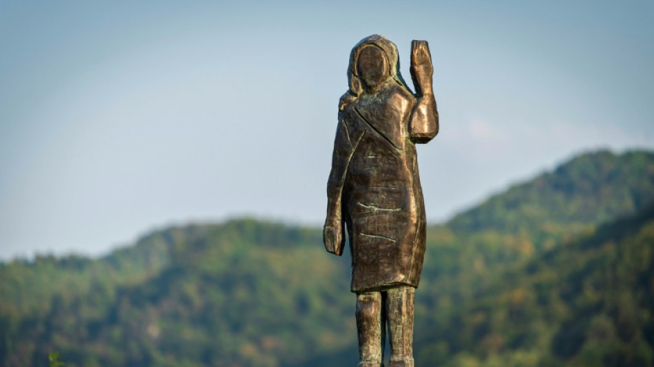 Est&aacute;tua de Melania Trump desaparece misteriosamente na Eslov&ecirc;nia