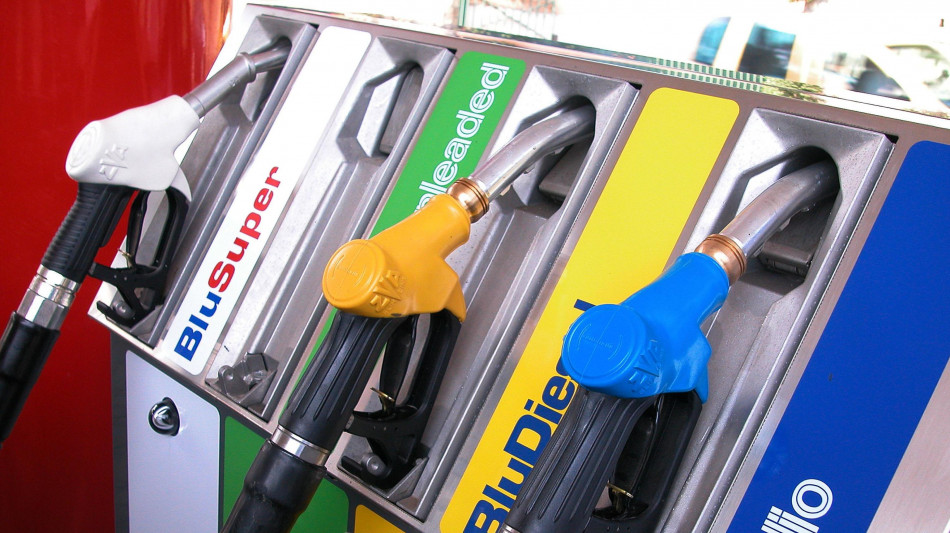Staffetta, tornano a salire i prezzi dei carburanti