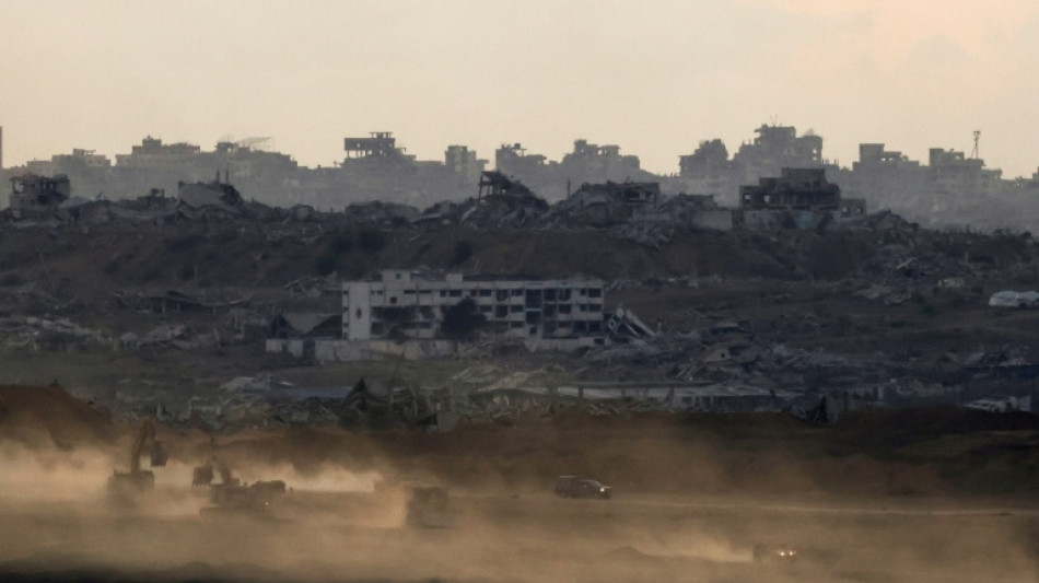 Hamás entrega los restos de otros cuatro rehenes e intenta recuperar el control en Gaza