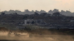 Hamás entrega los restos de otros cuatro rehenes e intenta recuperar el control en Gaza