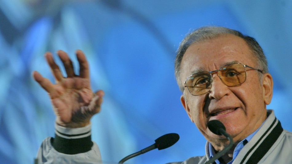 Ion Iliescu, "petit père" de la Roumanie post-communiste rattrapé par les démêlés judiciaires
