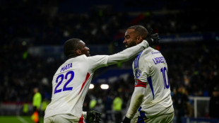 Ligue 1: Lille rate le coche, Lyon sauv&eacute; de justesse