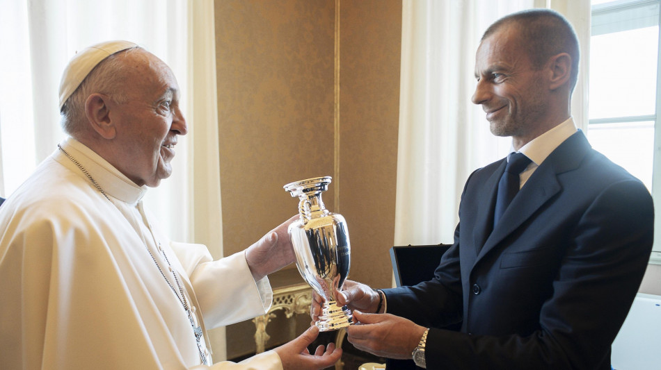 Papa: il cordoglio dell'Uefa, Ceferin "era un faro di speranza"
