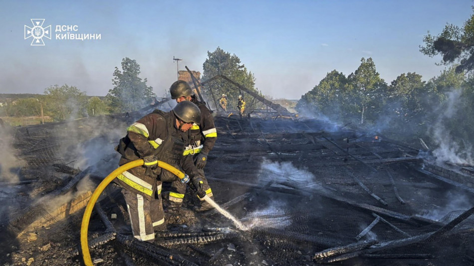 Kiev, 'in corso attacco aereo combinato russo'