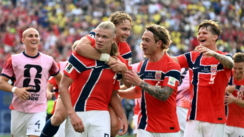 Brasil perde para Noruega (2-1) e est&aacute; fora da Copa do Mundo