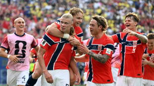 Brasil perde para Noruega (2-1) e est&aacute; fora da Copa do Mundo