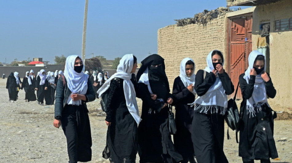 Educa&ccedil;&atilde;o online, uma alternativa insuficiente para meninas afeg&atilde;s