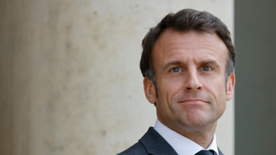 Macron veut poursuivre sa baisse de la fiscalit&eacute;, et "avancer" sur les sujets nationaux