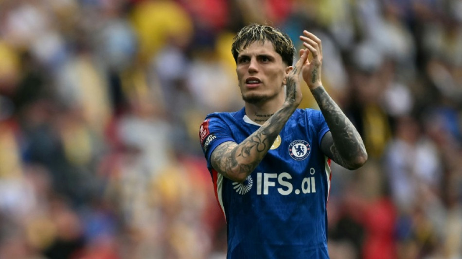 Garnacho assina com Aston Villa cedido por empr&eacute;stimo pelo Chelsea