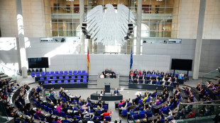 Bundestag bringt Tankrabatt auf den Weg - Aktuelle Stunde zur Ungarn-Wahl